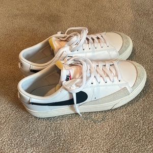 Women’s Low Platform Blazers